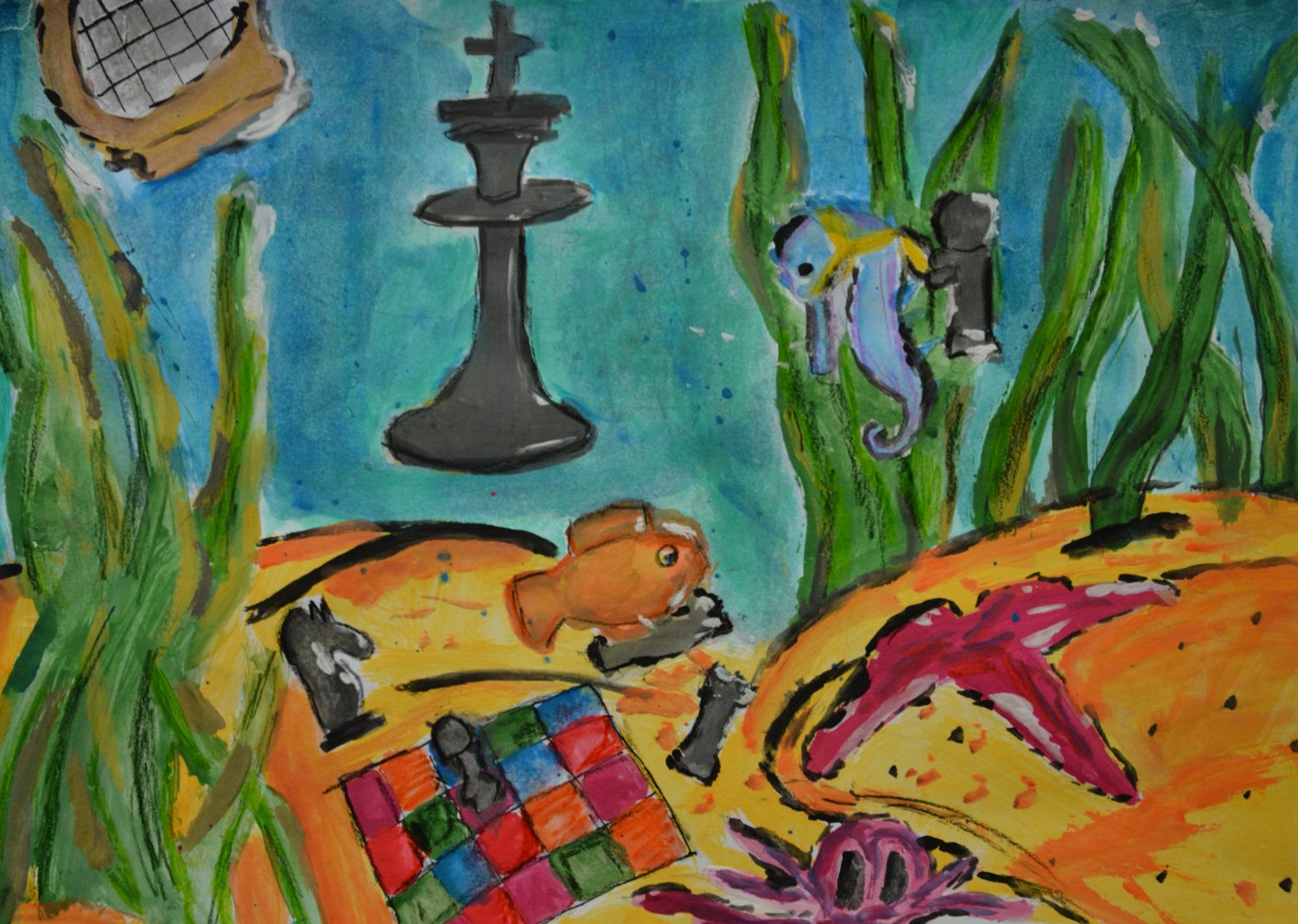 Wyróżnienie (klasy SP V-VIII). Alicja Zemanek Tytuł : “ Podwodny świat szachów”
Kolorowe przedstawienie gry szachowej umiejscowione w podwodnym świecie. Widać ryby, morskie rośliny, zaskakująca interpretacja.