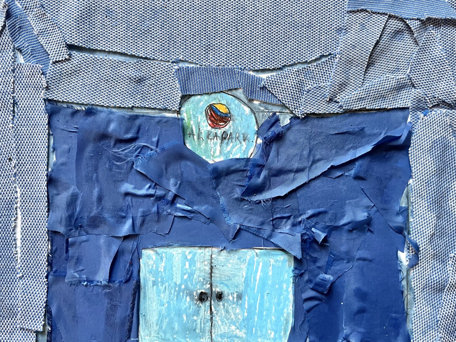 ulubione miejsce we Wrocławiu Aquapark. Wejście do budynku w kolorach błękitu