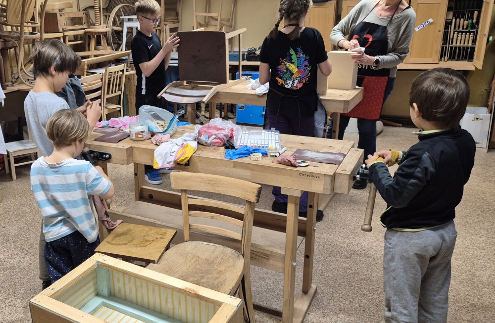 zajęcia w grupie, Pracownia renowacji mebli